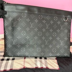 Excellent condition Louis Vuitton Monogram Eclipse Canvas Messenger Pouch black